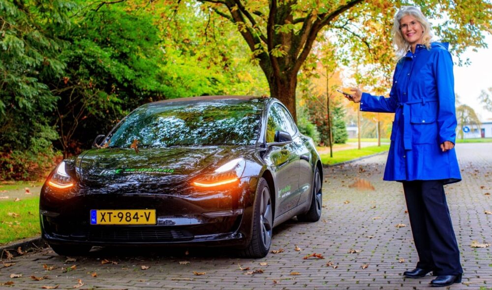 HET deelauto heeft Europese primeur met deel-Tesla